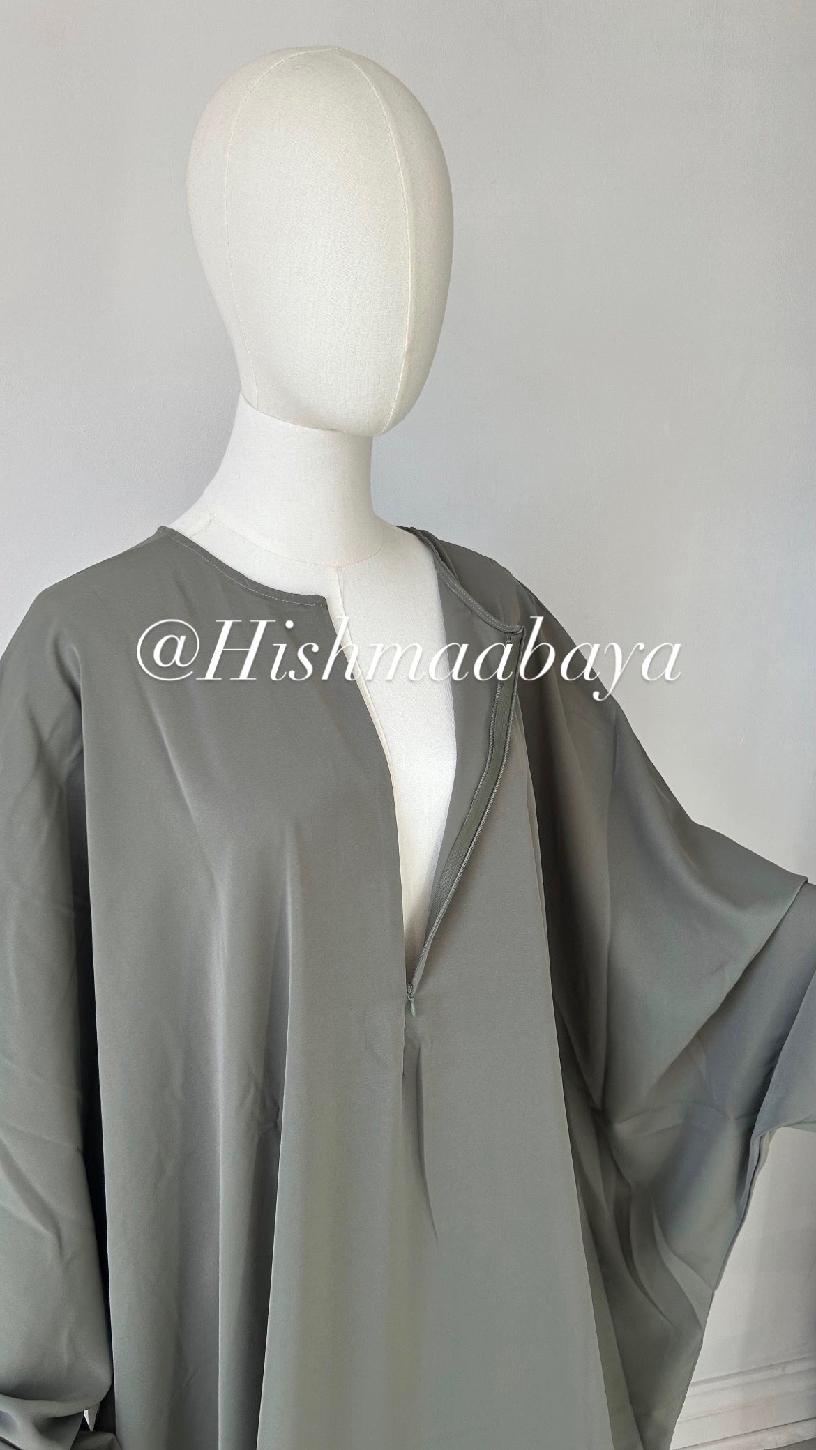 Cuffed batwing abaya