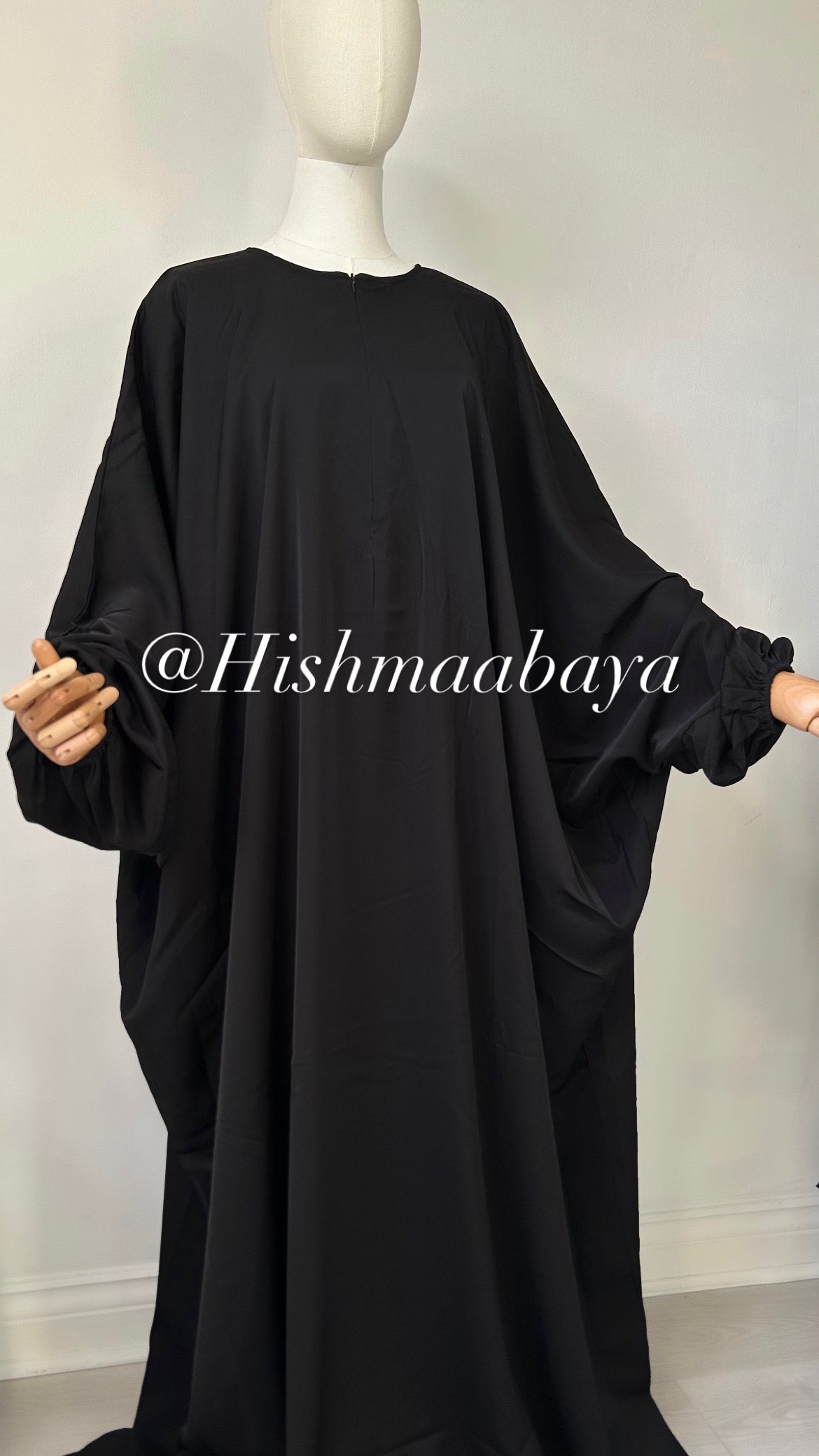 Cuffed batwing abaya